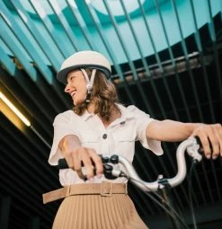 Closca Helmet Blanc -Vélos Urbains/Loisirs Soldes helmet white mesa de trabajo 1 581x600 1