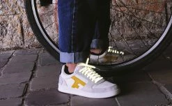 Rainette Lacets Réfléchissants Noirs -Vélos Urbains/Loisirs Soldes lacets colores reflechissants visible obscurite visibilite securite chaussures pieds trottinette ed798174 d564 4dee 95b4 2d40dc1e2ae7